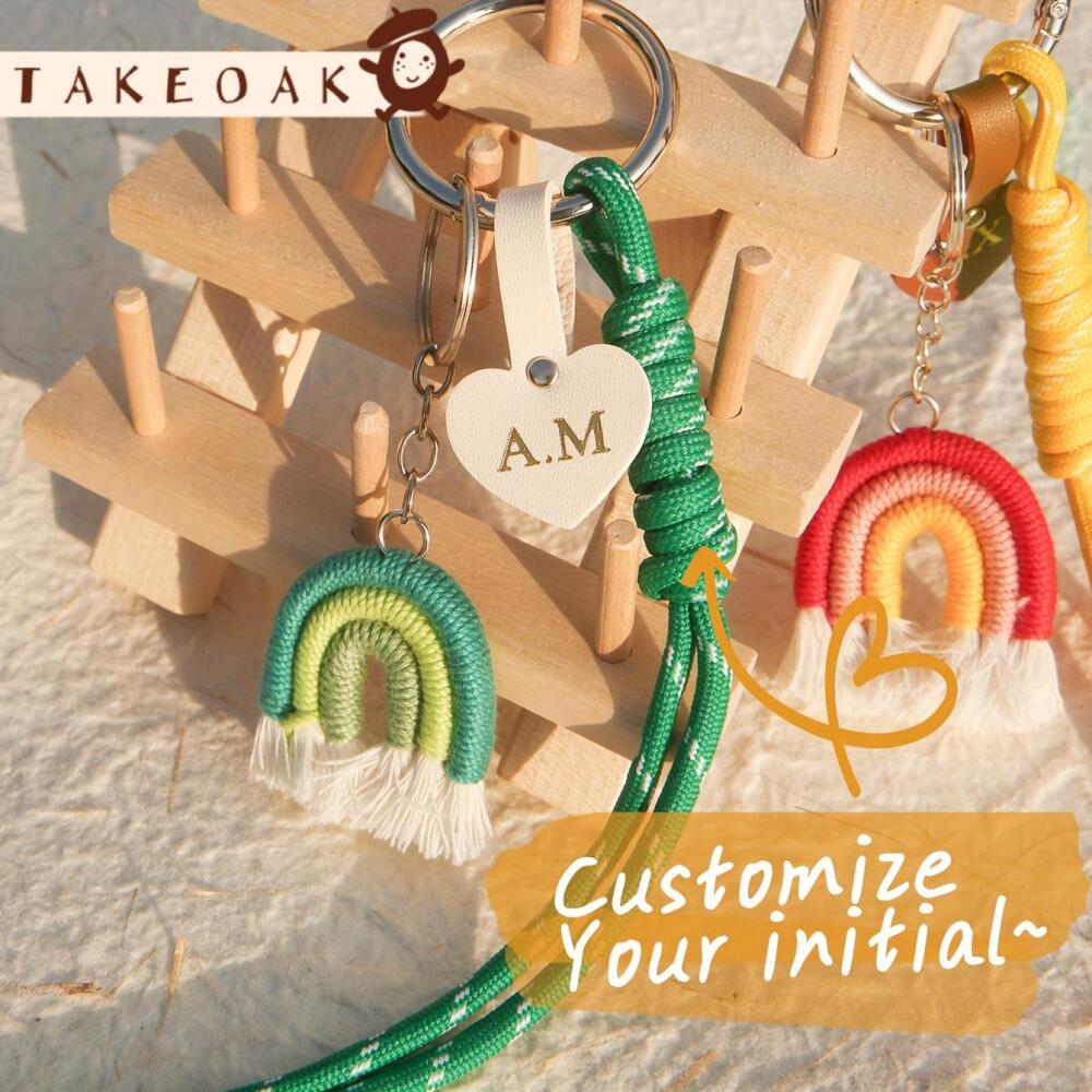 Monogram Keychain Leather - พวงกุญแจหนังรูปหัวใจพร้อมอักษรย่อแบบกำหนดเอง สายถักมัดมือสีรุ้ง จี้ห้อยกระเป๋าสไตล์โบโฮ
