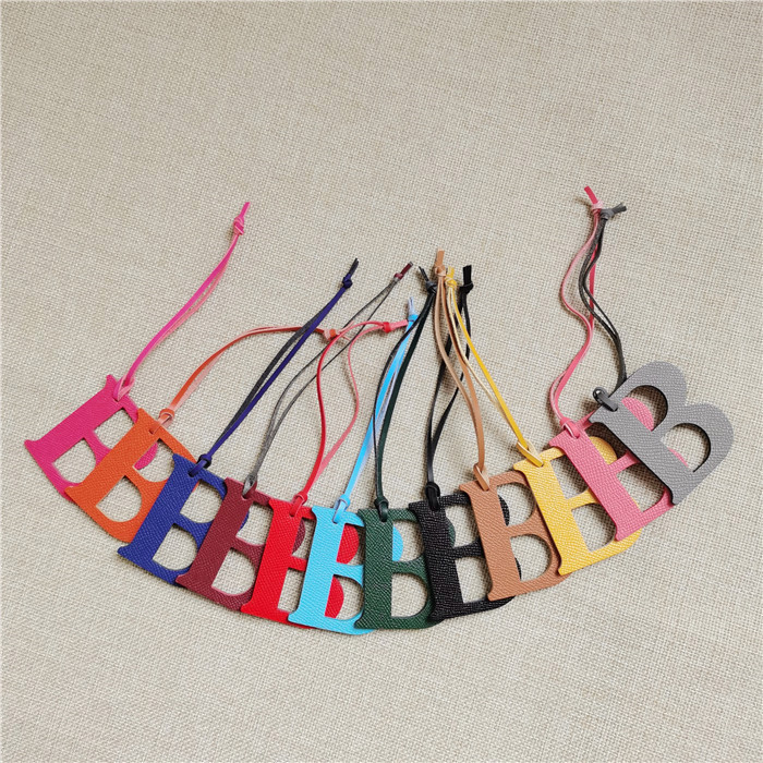 ขายส่งของแท้หนังธรรมชาติ Initi - Monogram Keychain Leather บทวิจารณ์และราคา